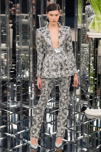 Look 27